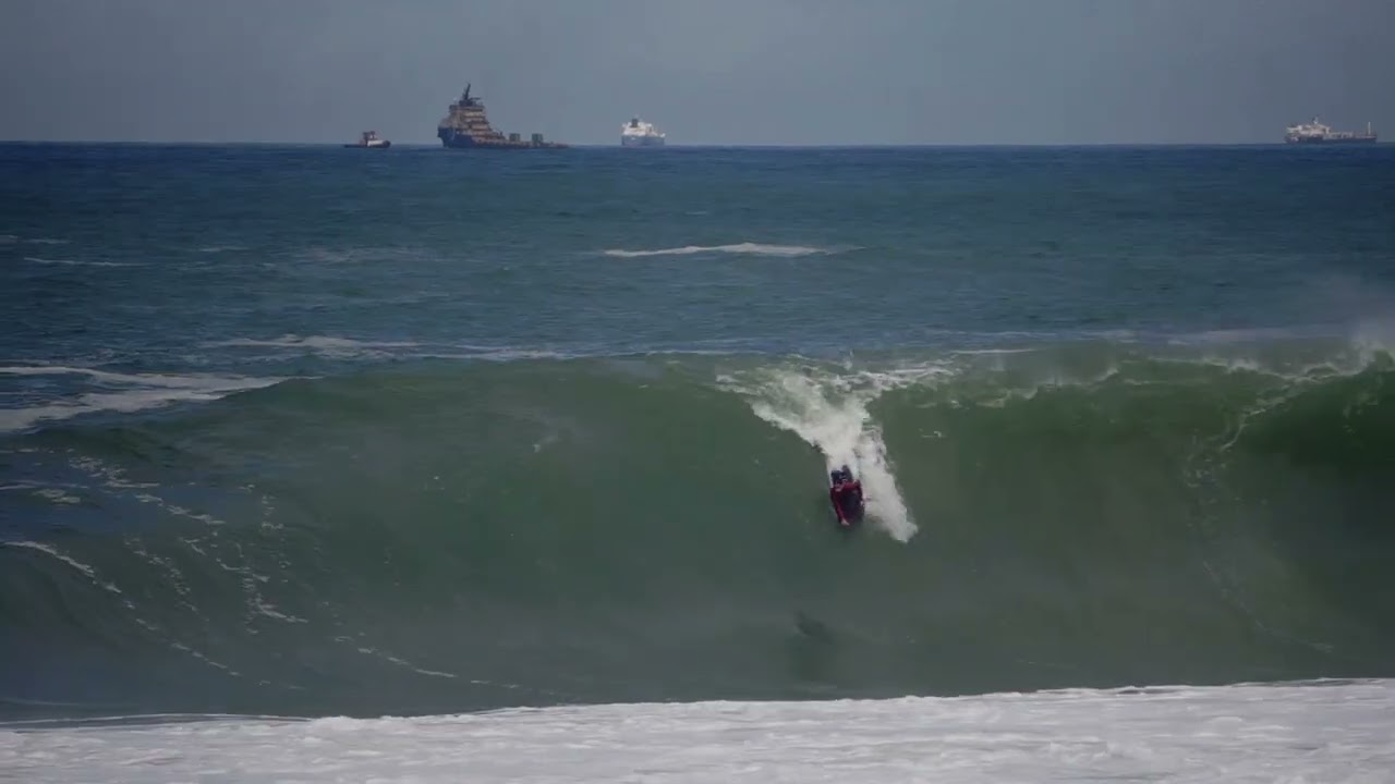Um apanhado de ondas capturadas em Itacoatiara a um tempo desses... Imagens: @visaoavante