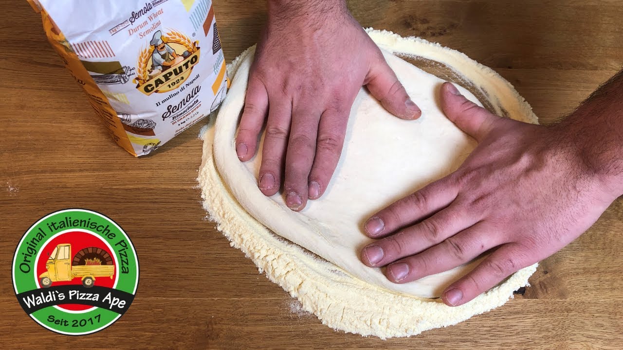Pizzateig von Hand ausrollen - ganz einfach (Anleitungen)
