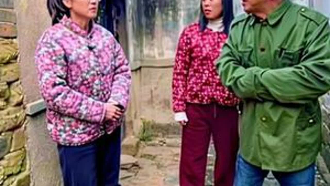 给老娘送饭#老娘说饭不好#姐姐回来教训我一顿#知道自己错了#乡村二宝团队#正能量短剧 这才是孝道