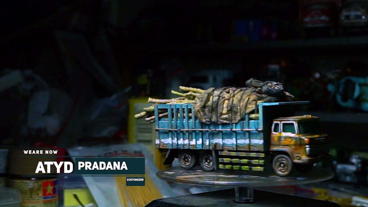 Custom Diecast Tomica Hino Truck Rasa Lokal Indonesia by Atyd Pradana