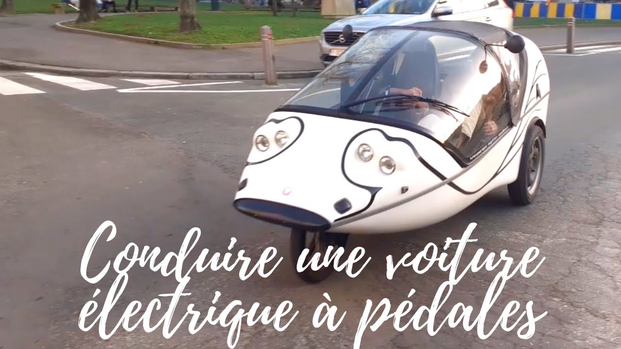 Conduire une voiture électrique à pédales (une Twike)