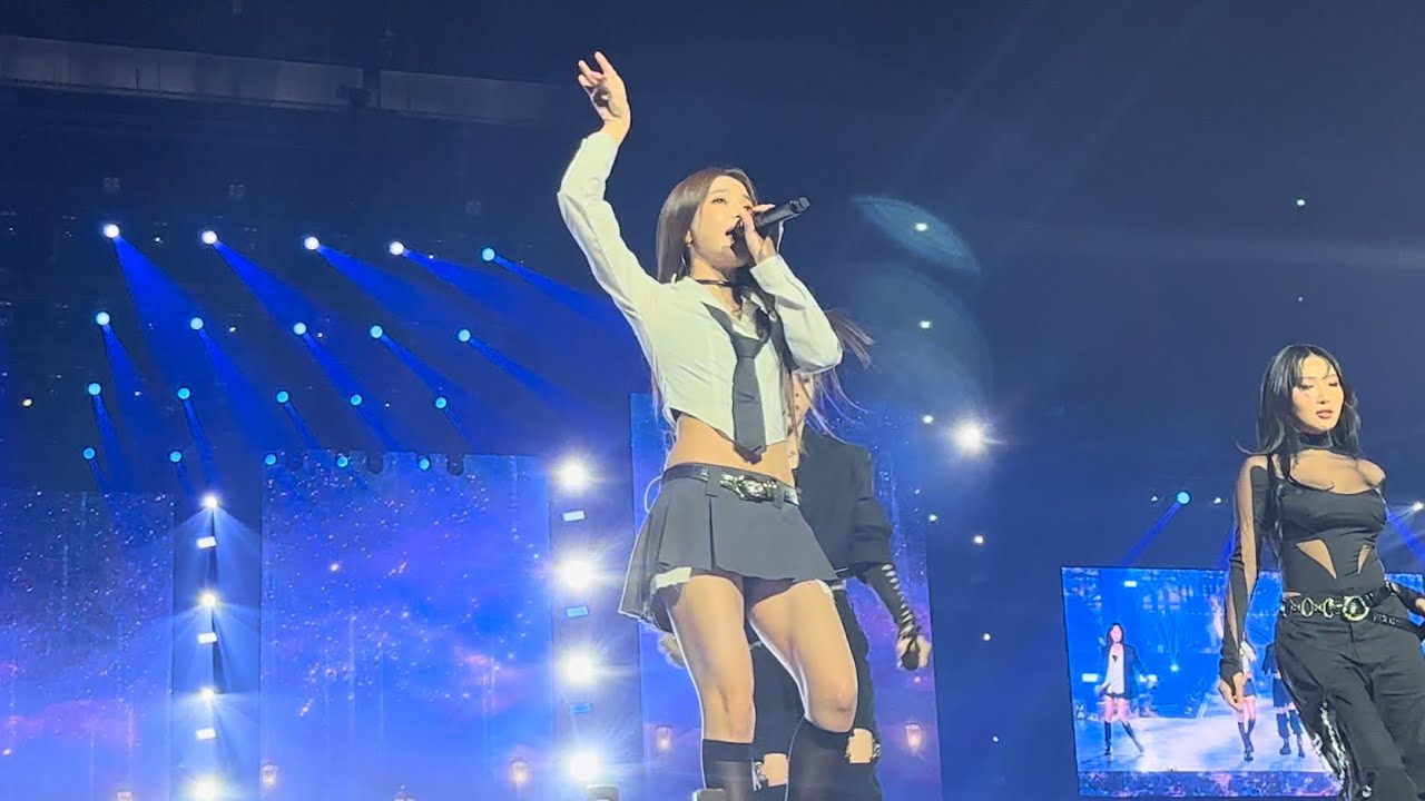 Starry Night - Mamamoo / Music Bank Paris La Défense Arena 08.04.2023 Fancam