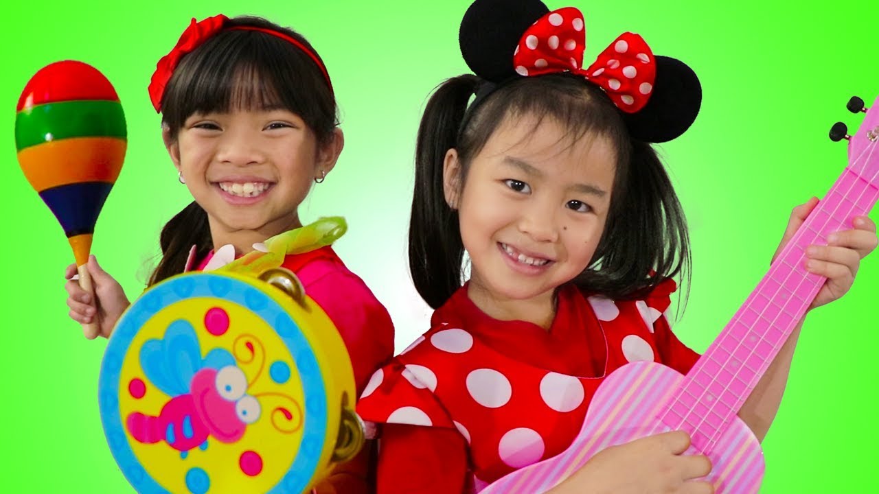 Emma & Jannie Pretend Play Singing Nursery Rhyme Kids Songs Competition