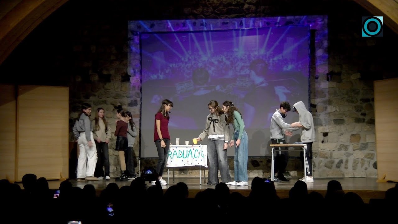 Els alumnes de 2n d'ESO representen les seves creacions del projecte 