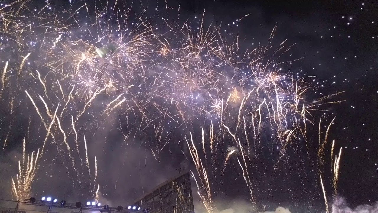 2018 AIS Bangkok Countdown @ Central World