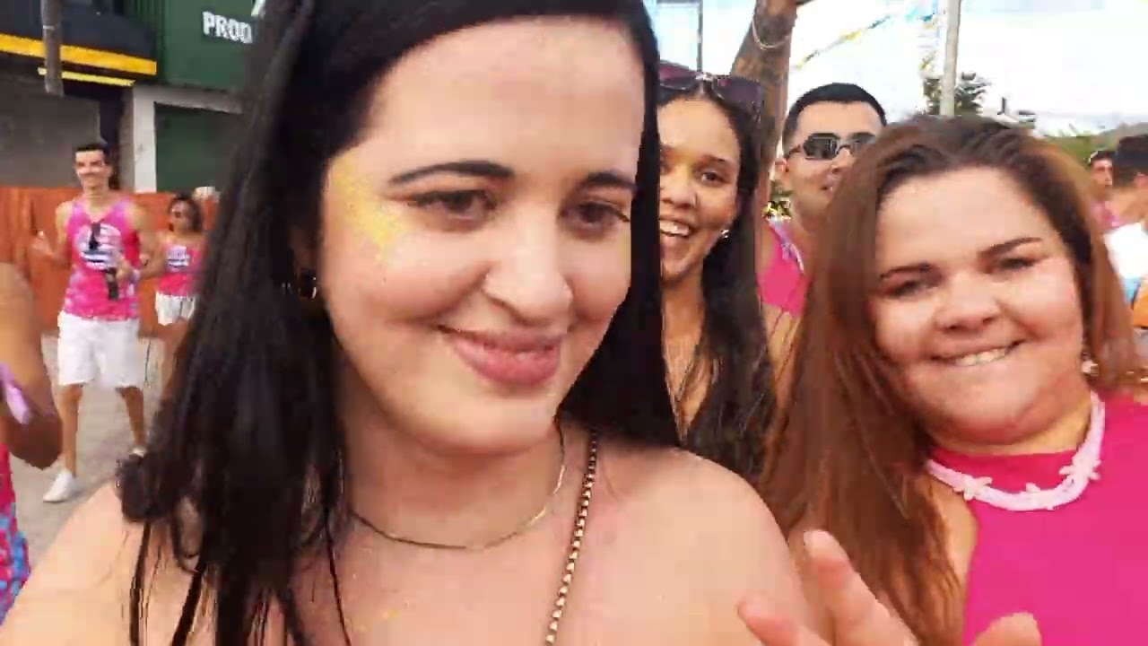 Bloco casado namorando solteiro no Carnaval da Jaguara em São Joaquim do Monte. 