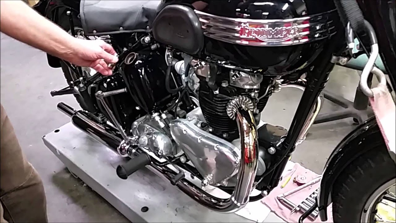 1952 Triumph Thunderbird Startup