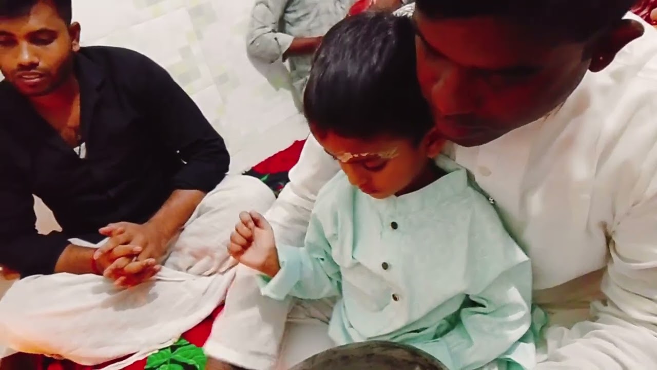 হাতে খড়ি বিহার সমদ্দারের। গুরুদেব মিঠুন গোস্বামী হাতে খড়ি দিচ্ছেন জয় মতুয়া জয়