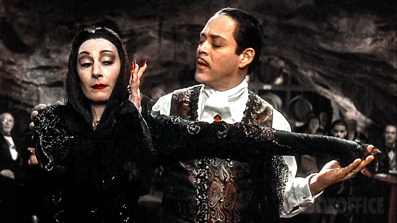 El Tango de Morticia y Gomez | Los locos Addams II | Clip en Español