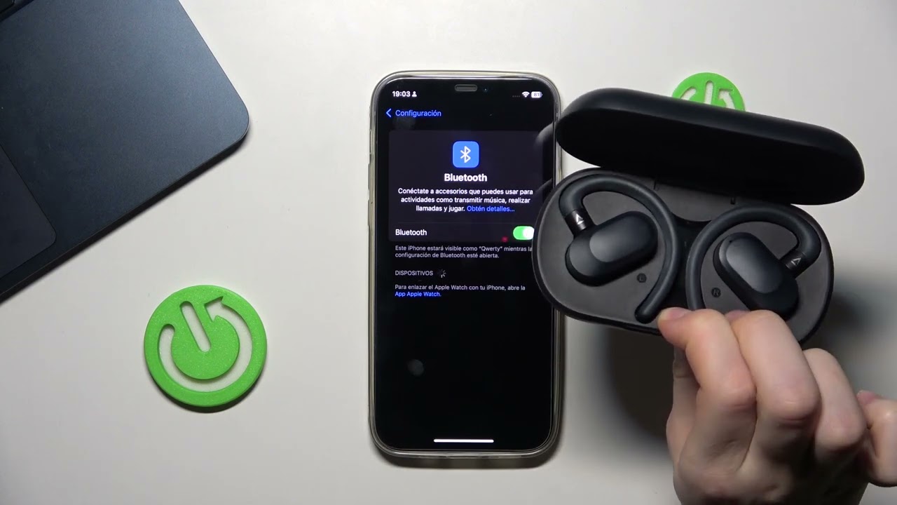 Cómo emparejar los auriculares Creative Outlier Go con iOS