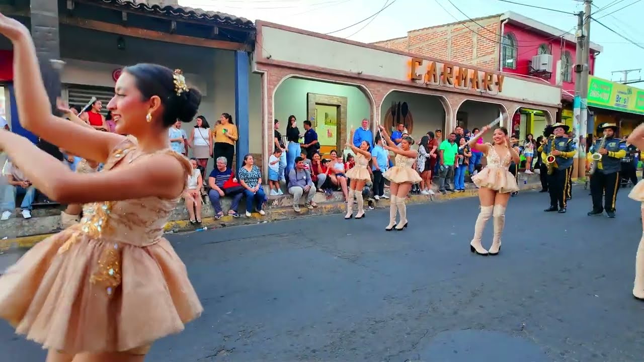 San Vicente's Music Sound en el desfile del Barrio El Calvario, Chalatenango