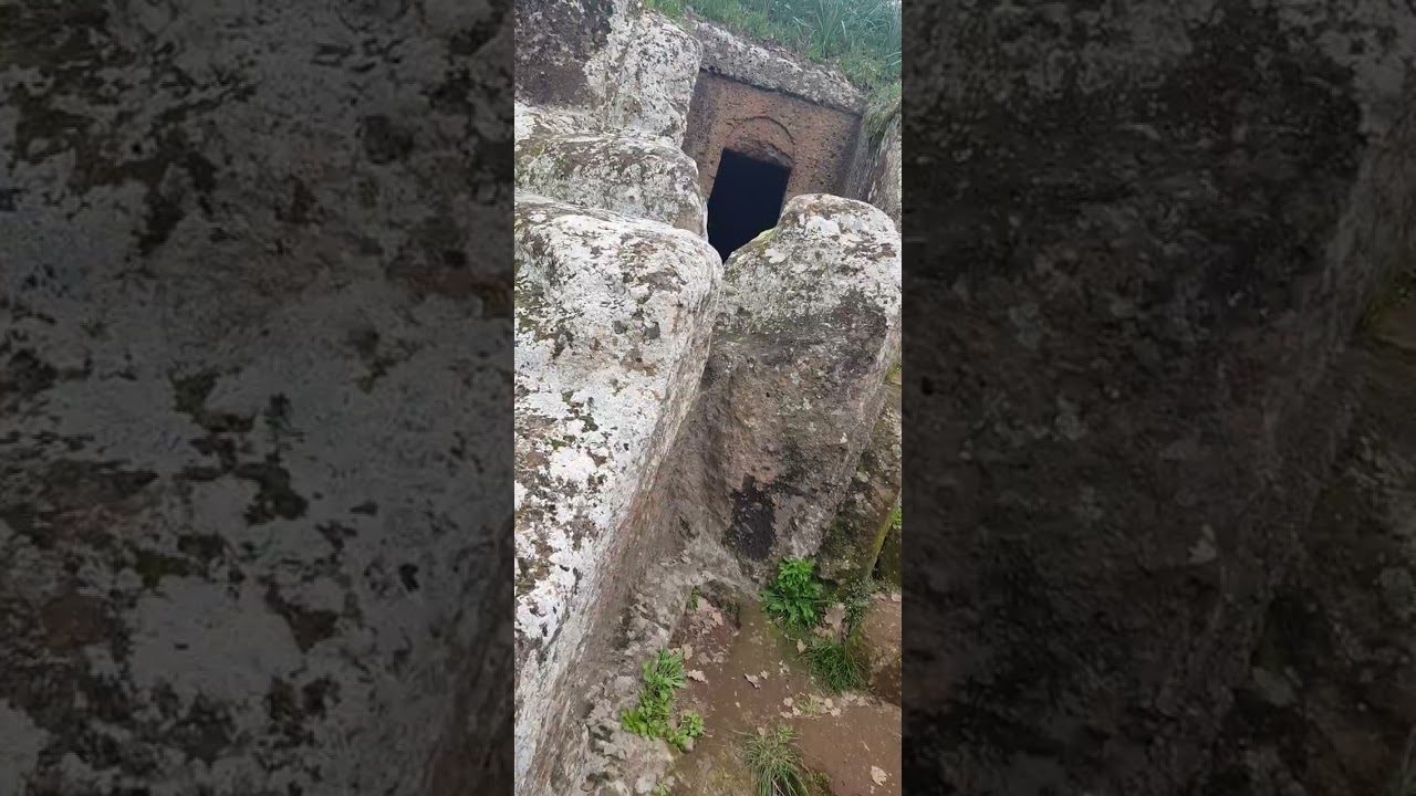 Этрусски,  третья часть,  город, который забыт