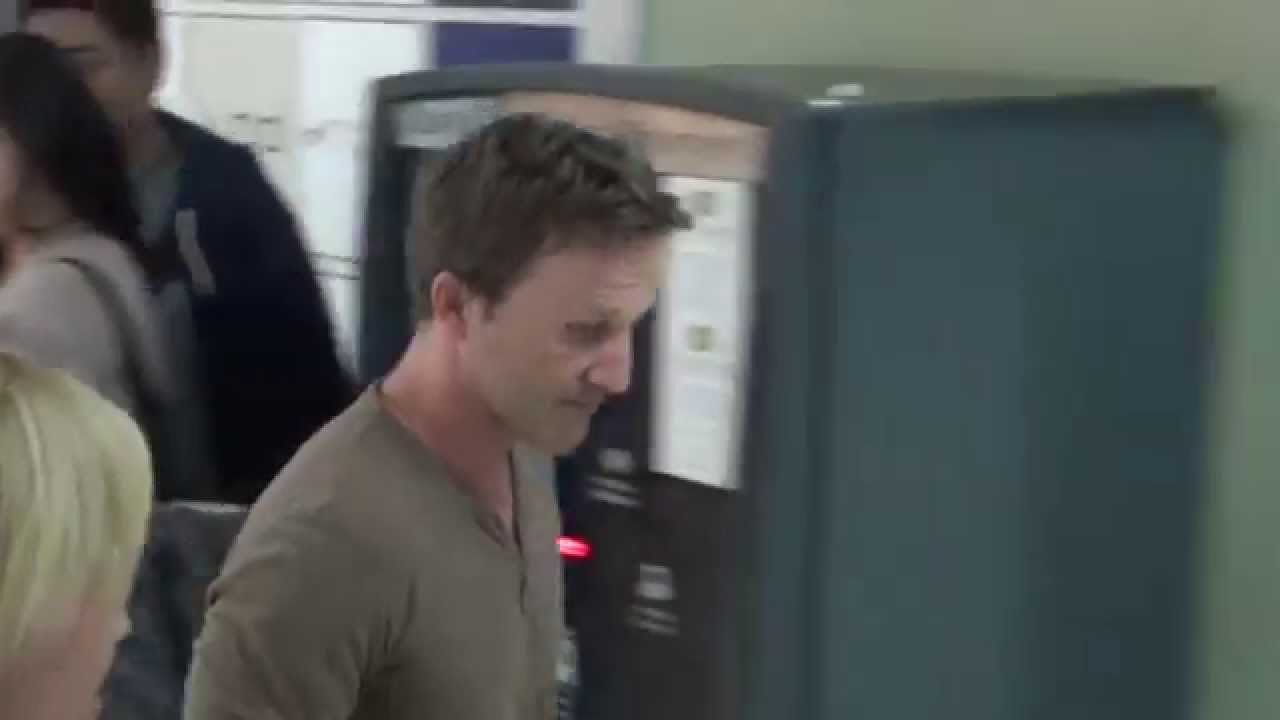 Breckin Meyer arriving to the You&rsquo;re Not You Premiere