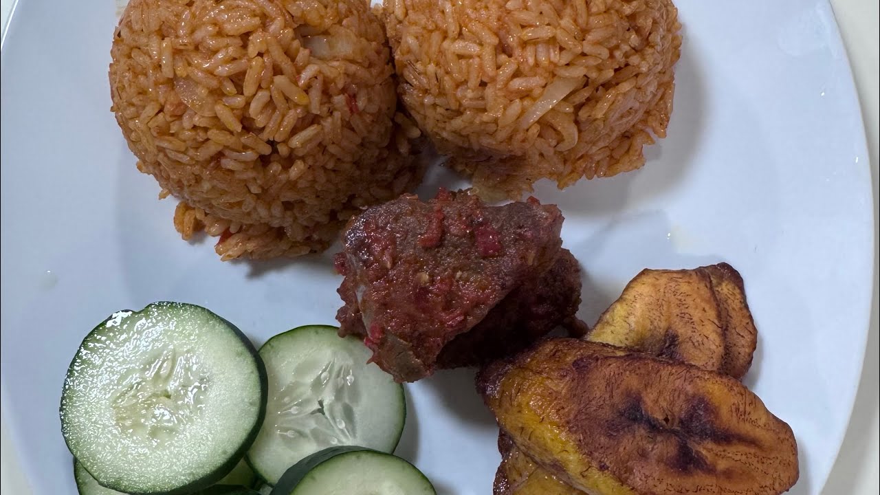 How to cook Nigeria Jollof-Rice #jollofrice #recipe viralvideo #foodie #plaintain #vegetables #chef 