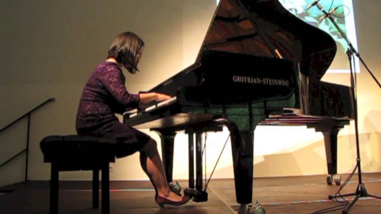 Pei-Xun Chen - Fall Moon Over A Still Sea, played by Lijun Qu