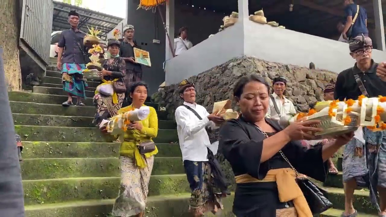 UPAKARA ATIWA-TIWA I NYOMAN SEDENG & I WAYAN TRIMA