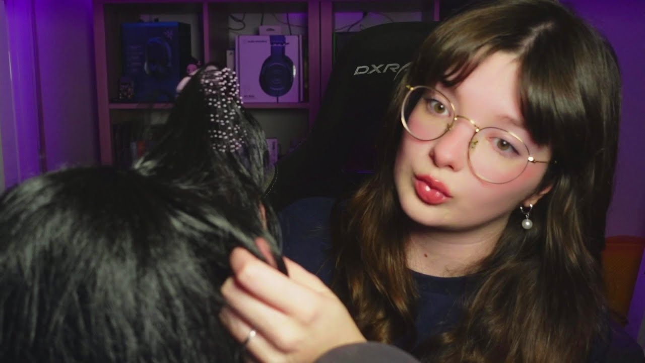 🩷ASMR - La nueva te peina y acaricia el pelo (encuentra un piojo) ROLEPLAY🥰