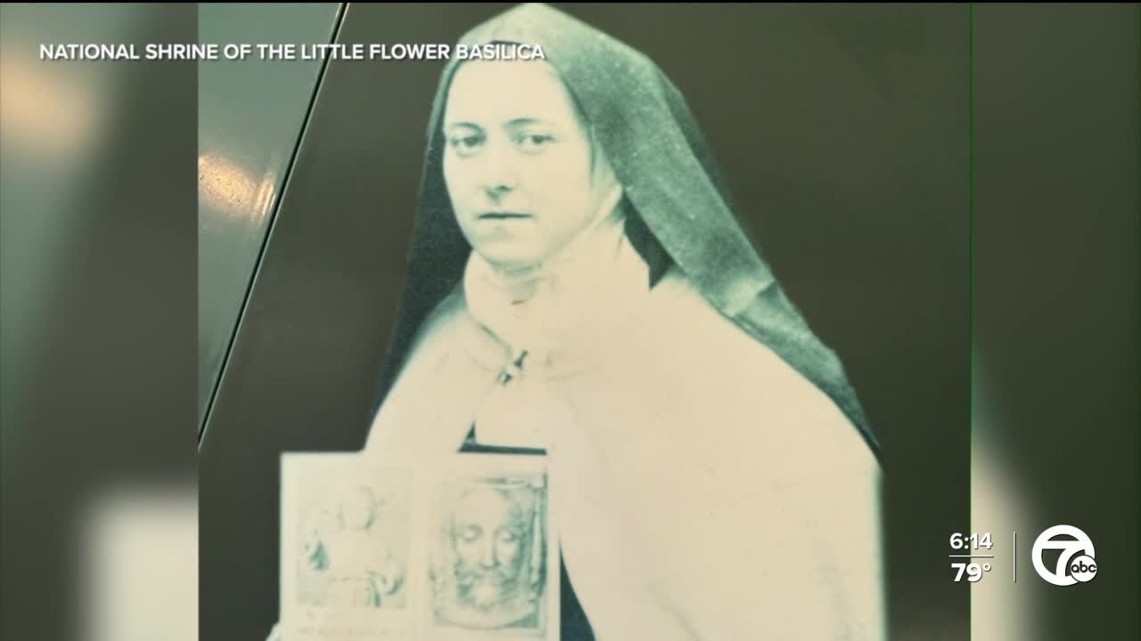 Relics of Saint Therese of Lisieux being brought to Royal Oak