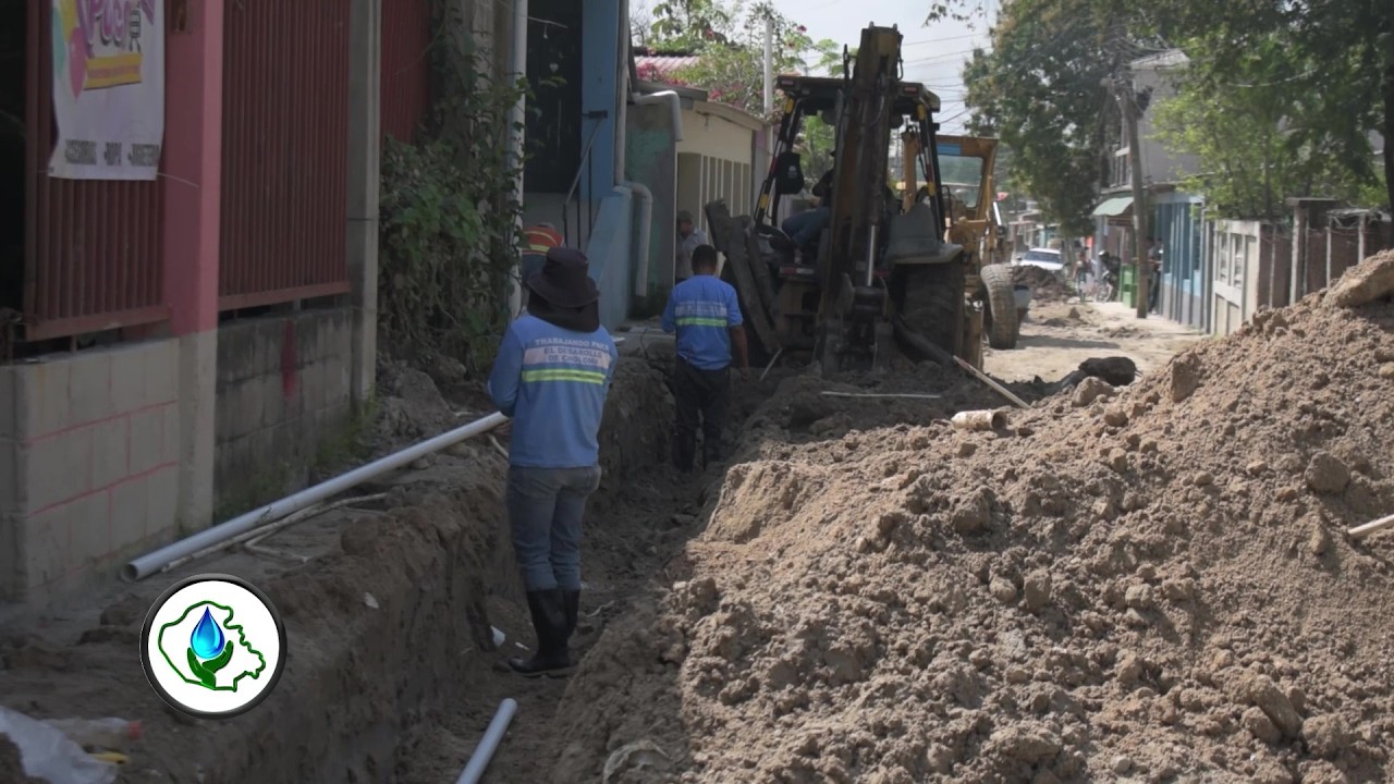 Continúan los trabajos de mejora en la red de agua potable del sector sur del municipio en Col Sinor