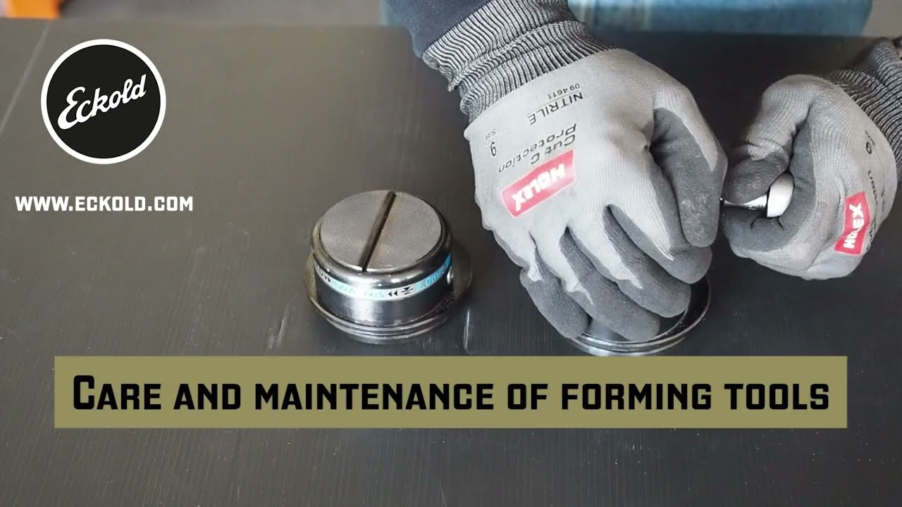 Maintenance and repair of ECKOLD tools for sheet metal forming, change of jaws FWA 60 S