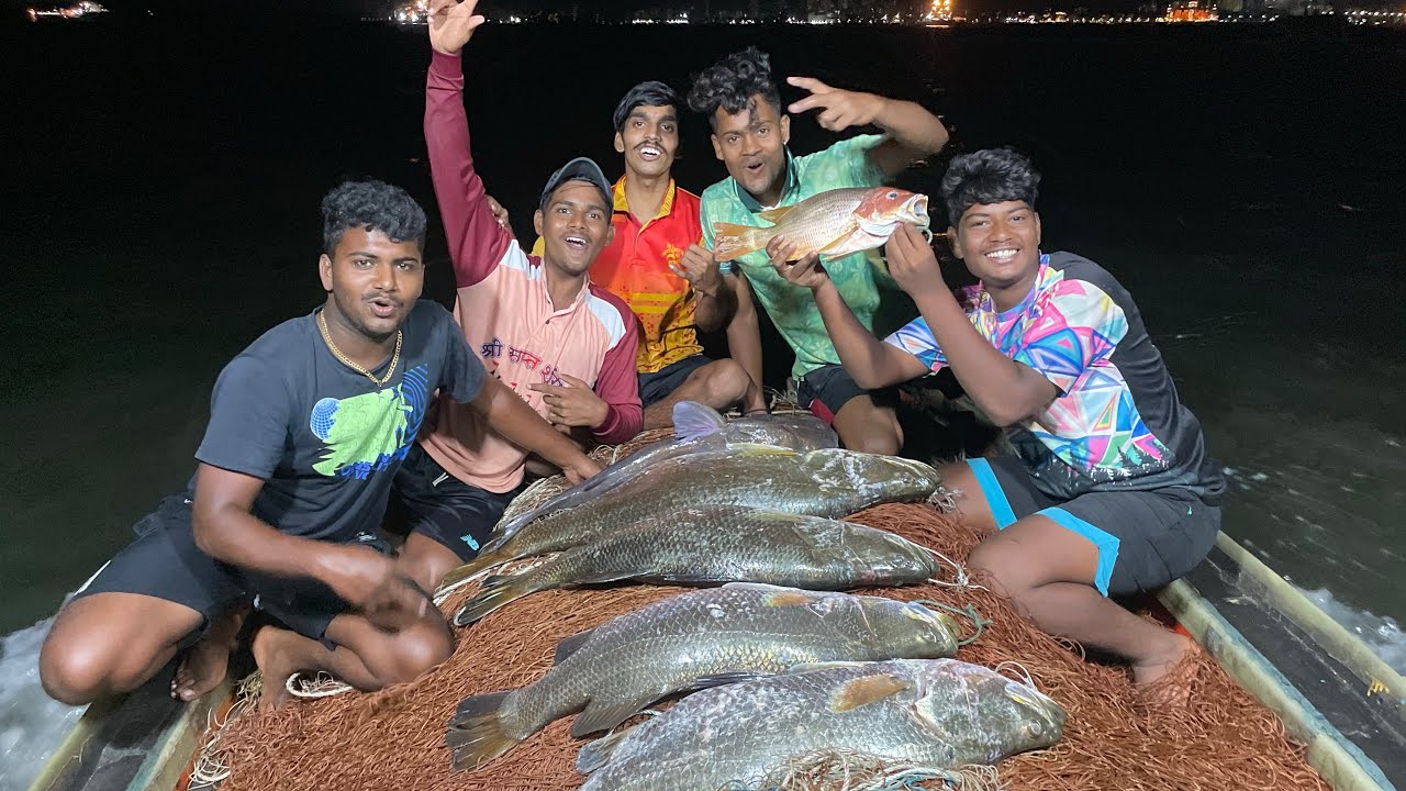 FISHING FOR MONSTER BARRAMUNDI || catching fish with fisherman🐟 #fishing#fisherman#boat#barramundi