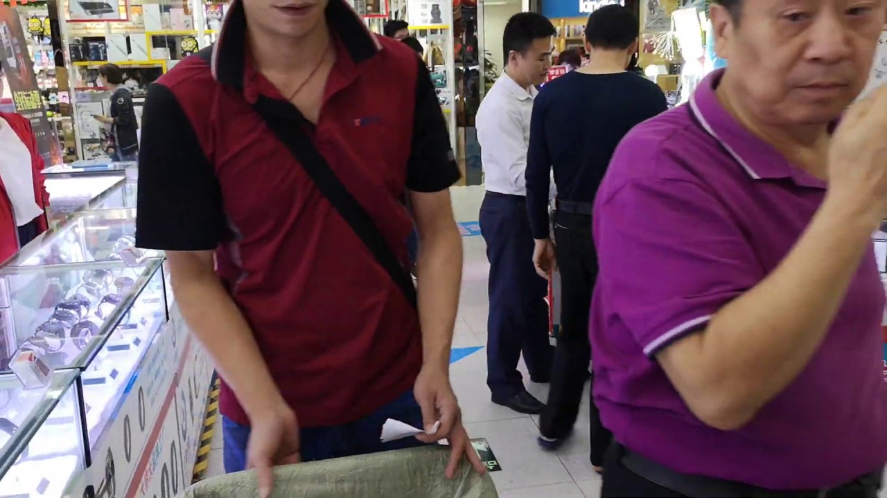 Unterwegs auf dem größten Elektronikmarkt der Welt (Huaqiangbei / Shenzhen)