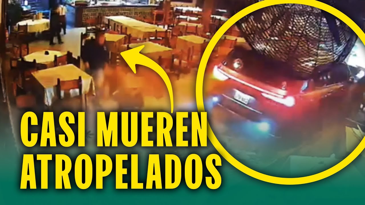 Sujeto acelera su carro y se empotra contra restaurante de carnes: Aún había clientes y trabajadores