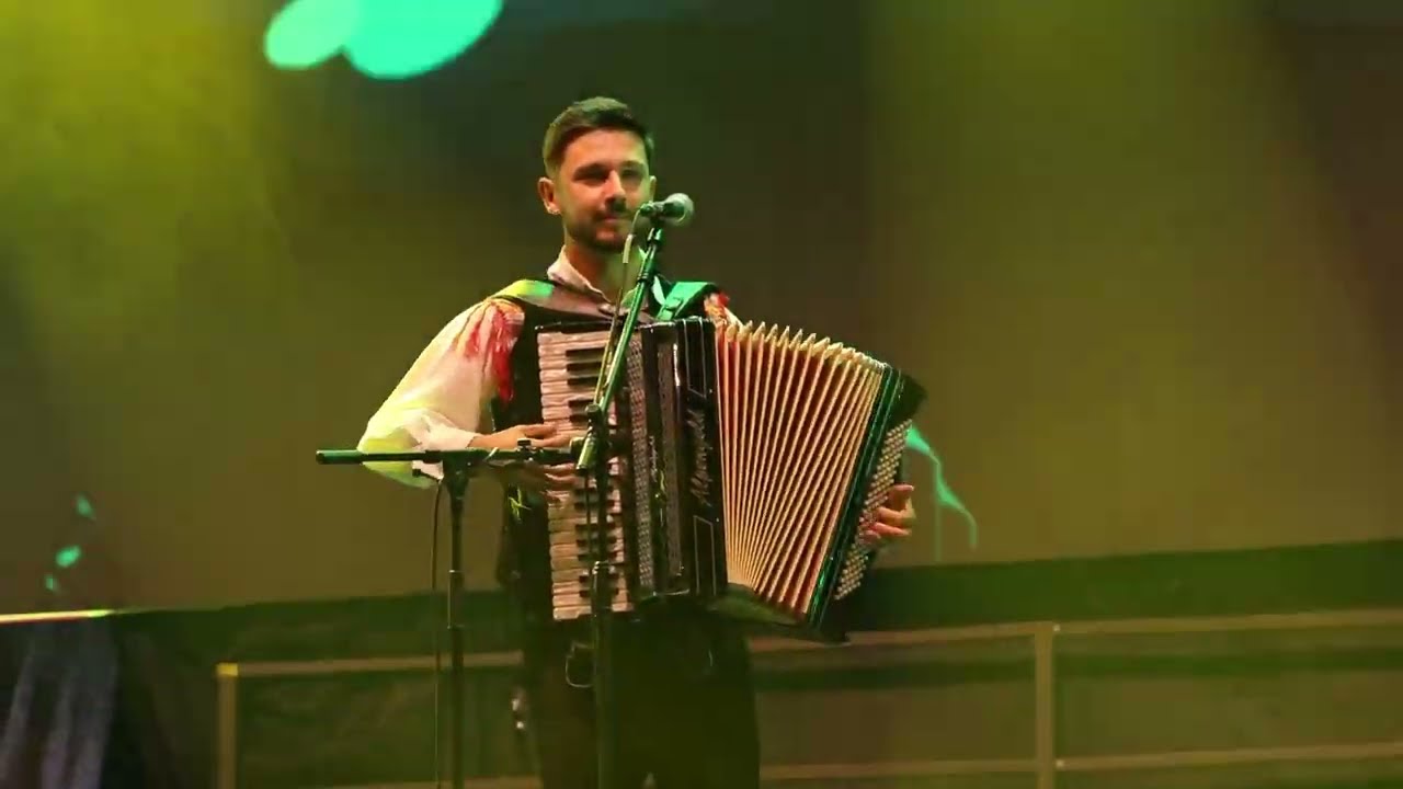 Mi se imamo radi (Volksweise) - Mladi Korenjaki / Die jungen Helden