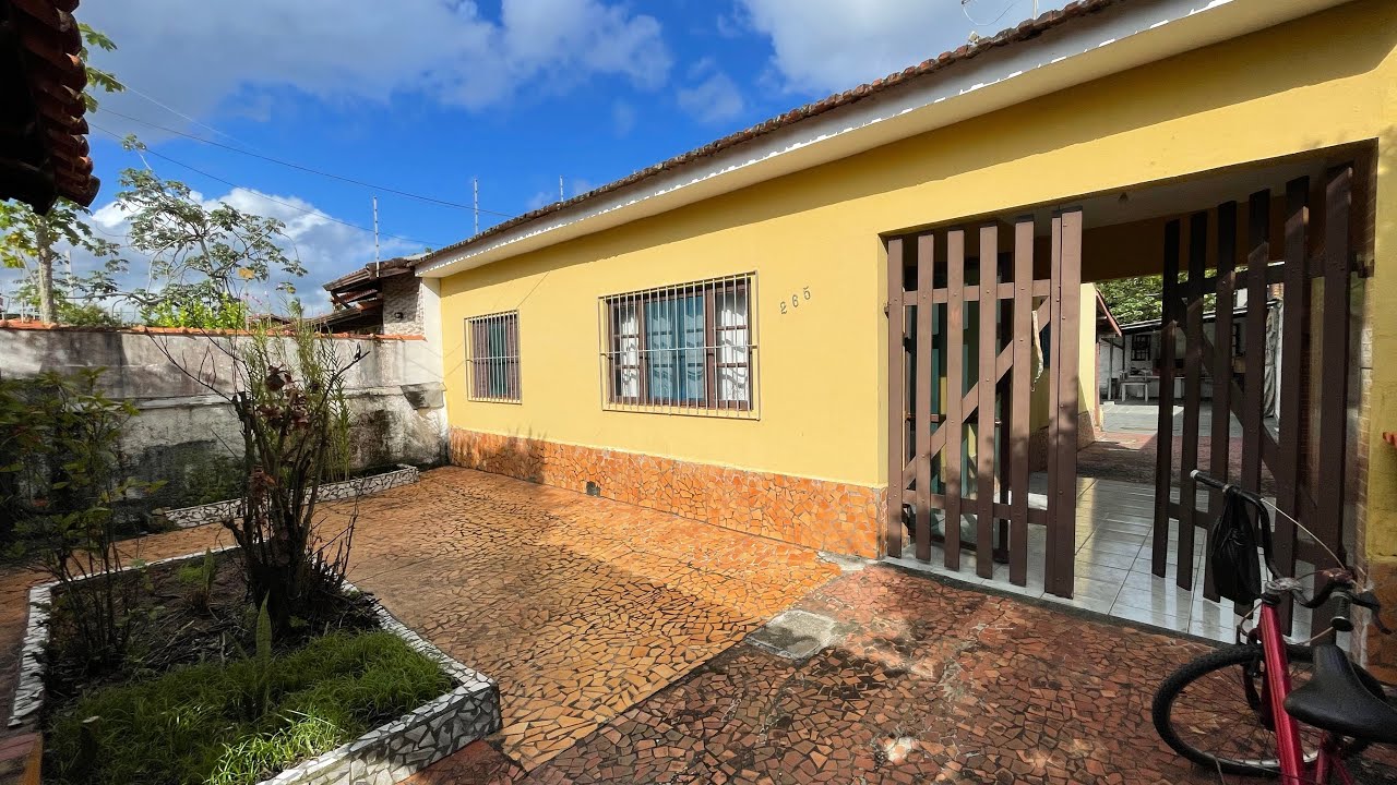 CASA A 300 METROS DA PRAIA - (R$ 329.000,00) 