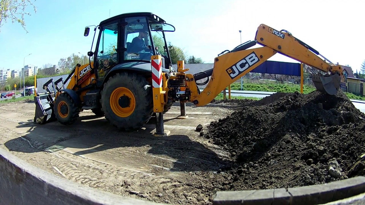 Koparko ładowarka  JCB 3CX - praca osprzętem koparkowym - Egzamin praktyczny