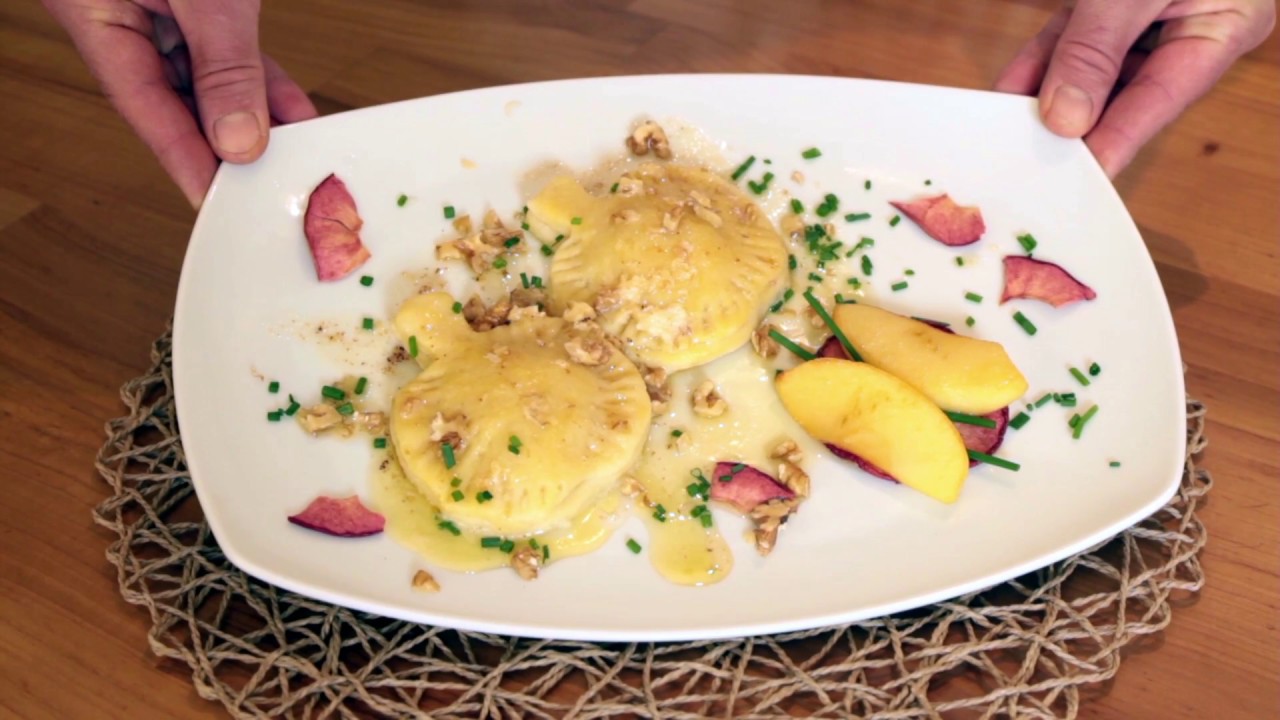 Teigtaschen aus Kartoffeln mit Südtiroler Bäuerinnen. Aus unserer Hand