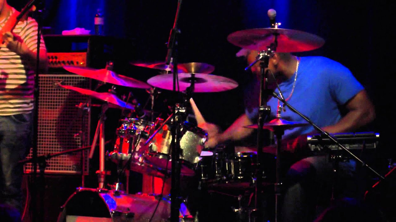 Lee Pearson's amazing drum solo - Lonnie Liston Smith & The New Cosmic Echoes / Porgy Wien