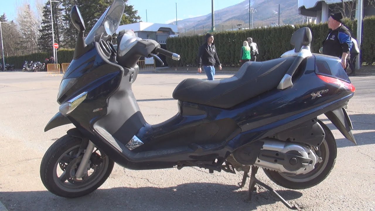 Piaggio XEvo 400ie Exterior and Interior