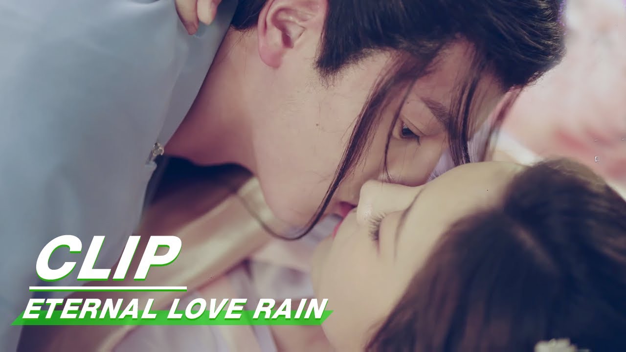 Clip: She Accidentally Kisses The Dragon While Sleeping  | Eternal Love Rain EP07 | 倾世锦鳞谷雨来 | iQIYI