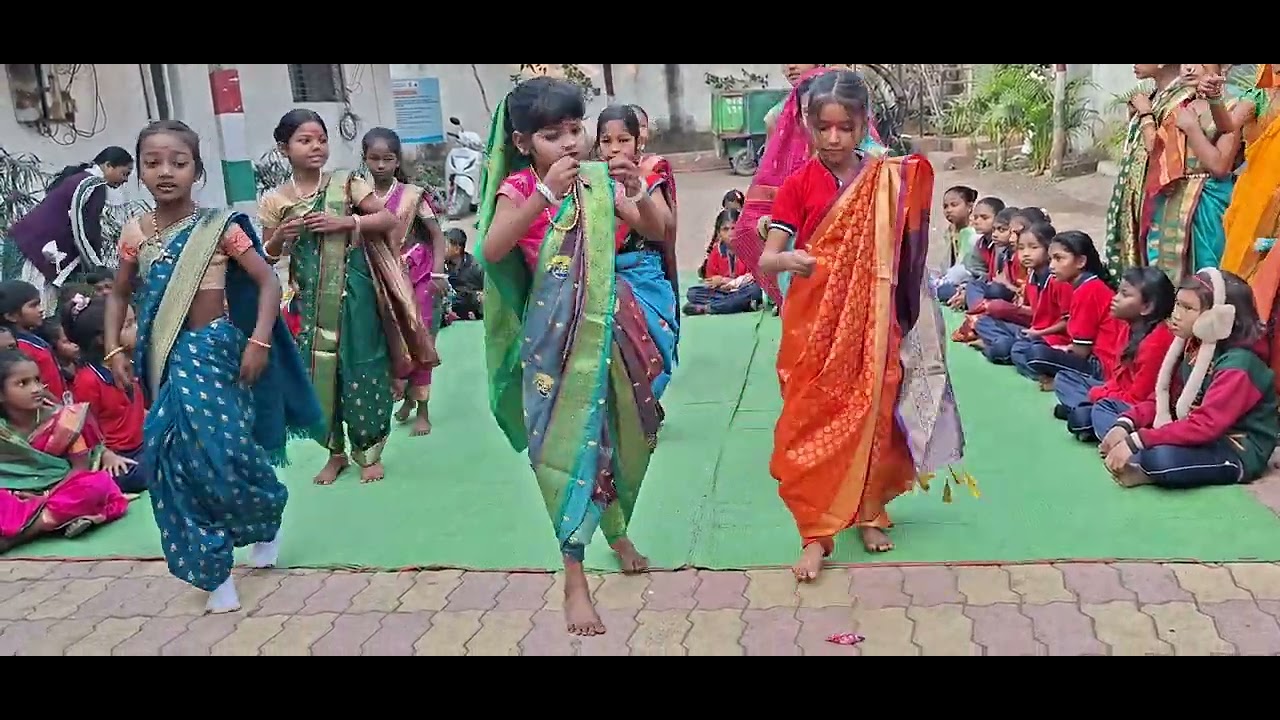फुले  सावित्री  नसती  तर नृत्य 