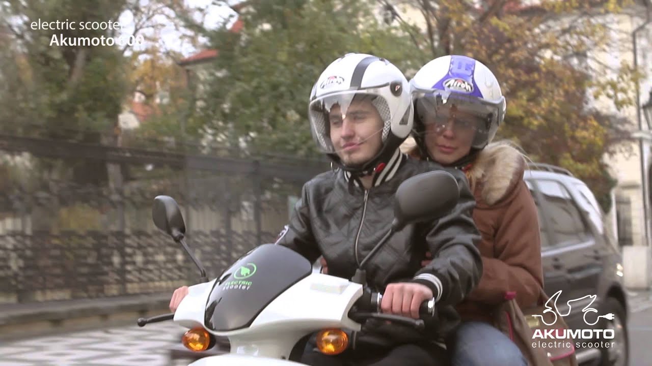 Elektrick&yacute; sk&uacute;tr Akumoto 600 - Electric scooter