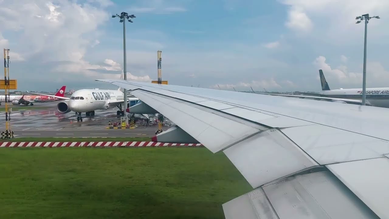Singapore Airlines Boeing 777-300ER [9V-SWV] Pushback, Taxi & Takeoff from Singapore (SIN)