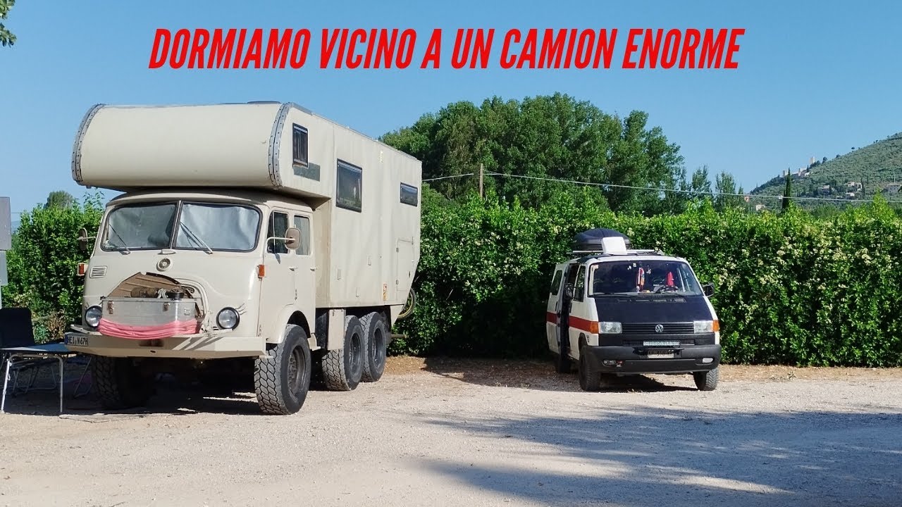 Dormiamo di fianco a un Camion Enorme. #van #travelblogger