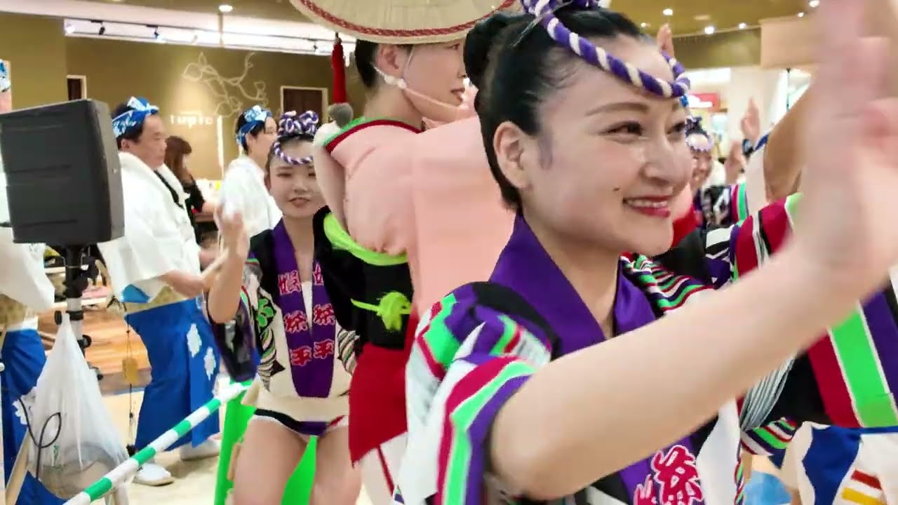 【阿波踊り】娯茶平連/よしこの節を唄う女性の美声に聞き入りました（2/3部）