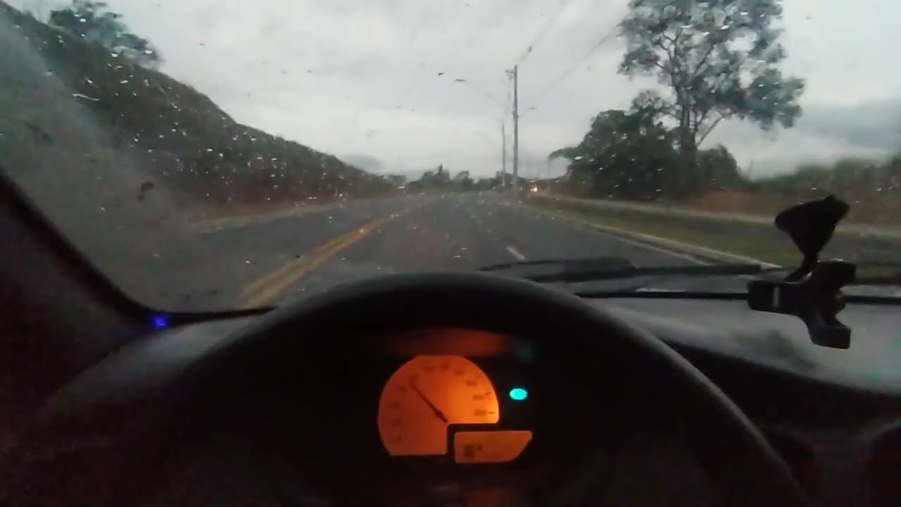 On Board Celta 2001 na chuva