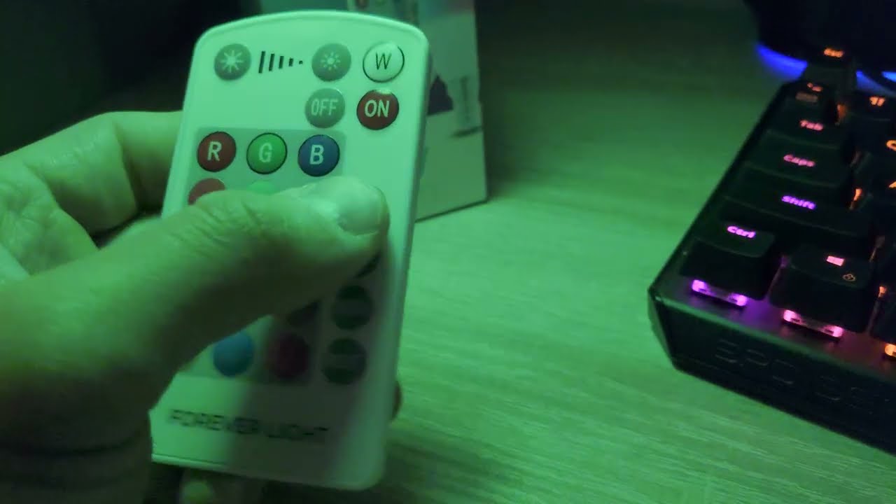 FOREVER LIGHT / ŻARÓWKA LED RGB / E14 CANDLE + RC PILOT / UNBOXING + TEST / PL