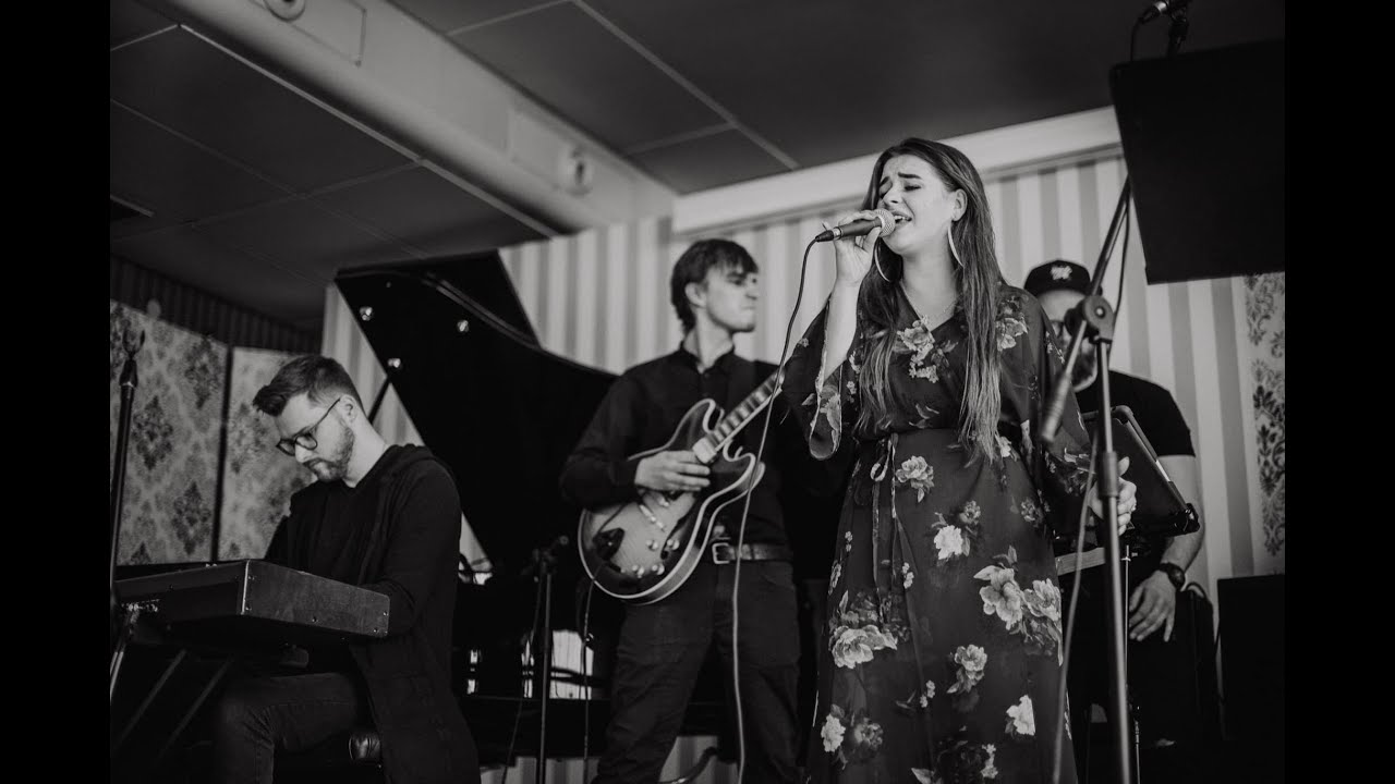 „Social Call” - Jagoda Różycka ft. Kajetan Sobieraj
