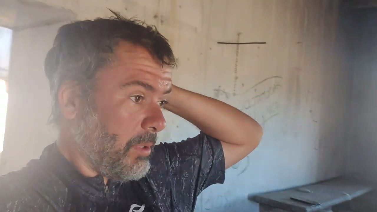 Duermo en una casa abandonada, rumbo a Tocota el camino está imposible