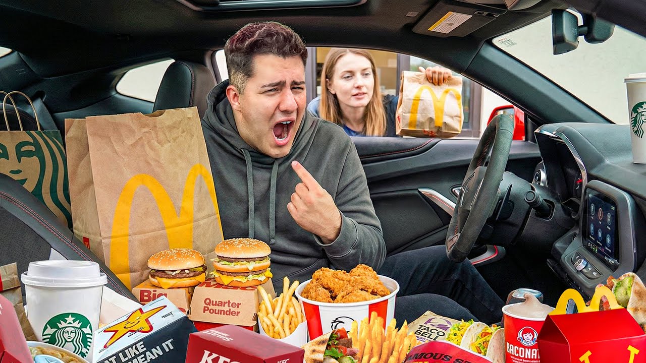 MANANC MANCAREA VECINULUI LA FAST FOOD !