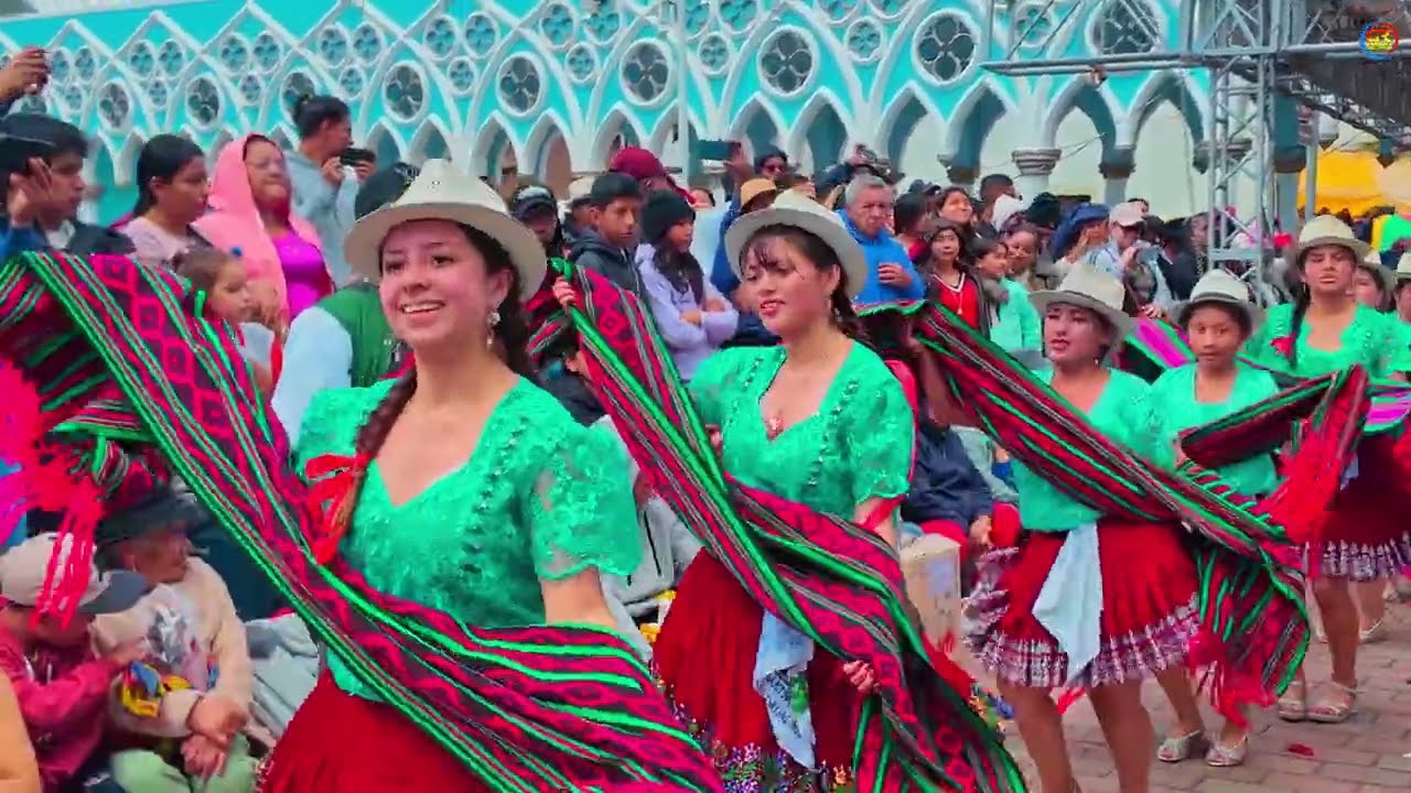 🇪🇨 Hermosas FLORERAS SANTA MARIANITA desde Cuenca Bailando en el Cisne Loja Ecuador 