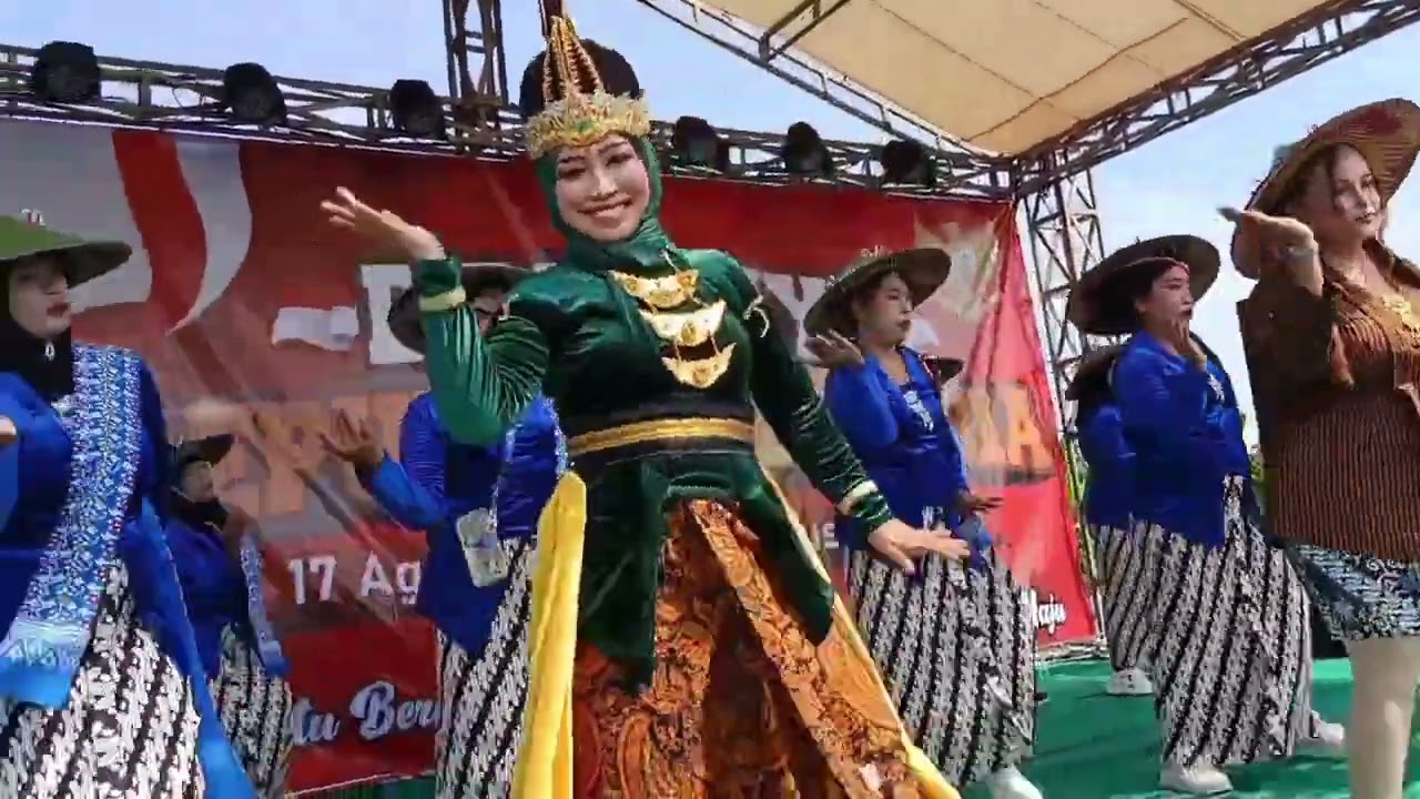 Pagelaran seni budaya memperingati HUD RI