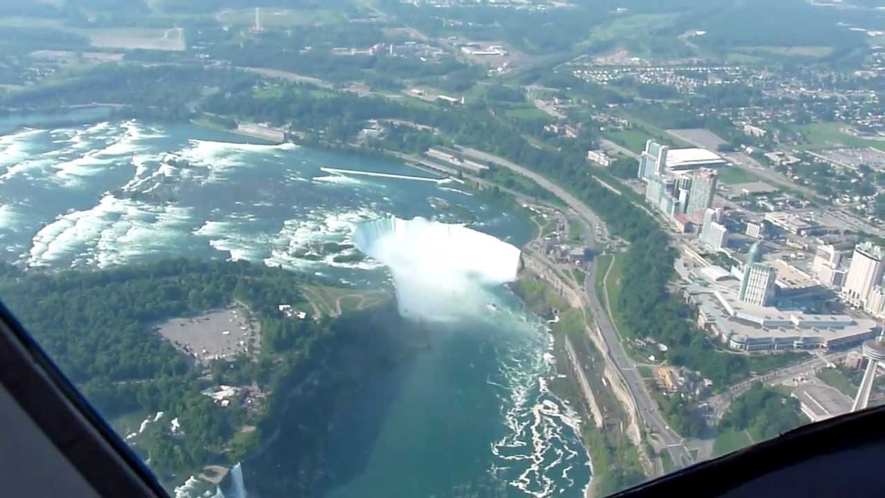 Les Chûtes du Niagara vues d'Hélicoptère