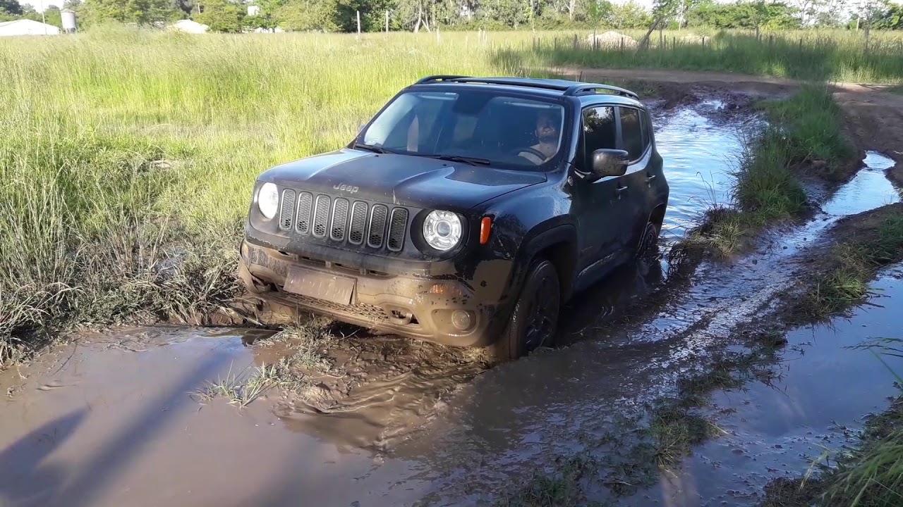 Parque 4x4 - Jeep Renegade en el barro