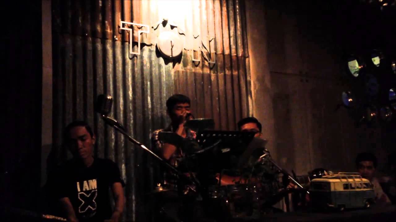 T&ocirc;n Cafe - G&oacute;c Tối  (Acoustic Cover)