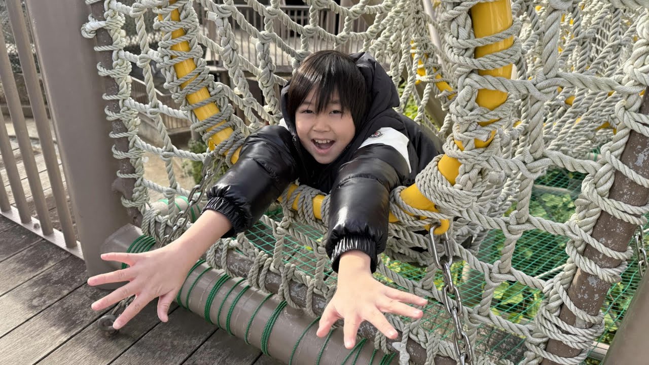 レオくんが大きな公園のいろいろな遊具で遊んでみた！Part6 レオスマイル